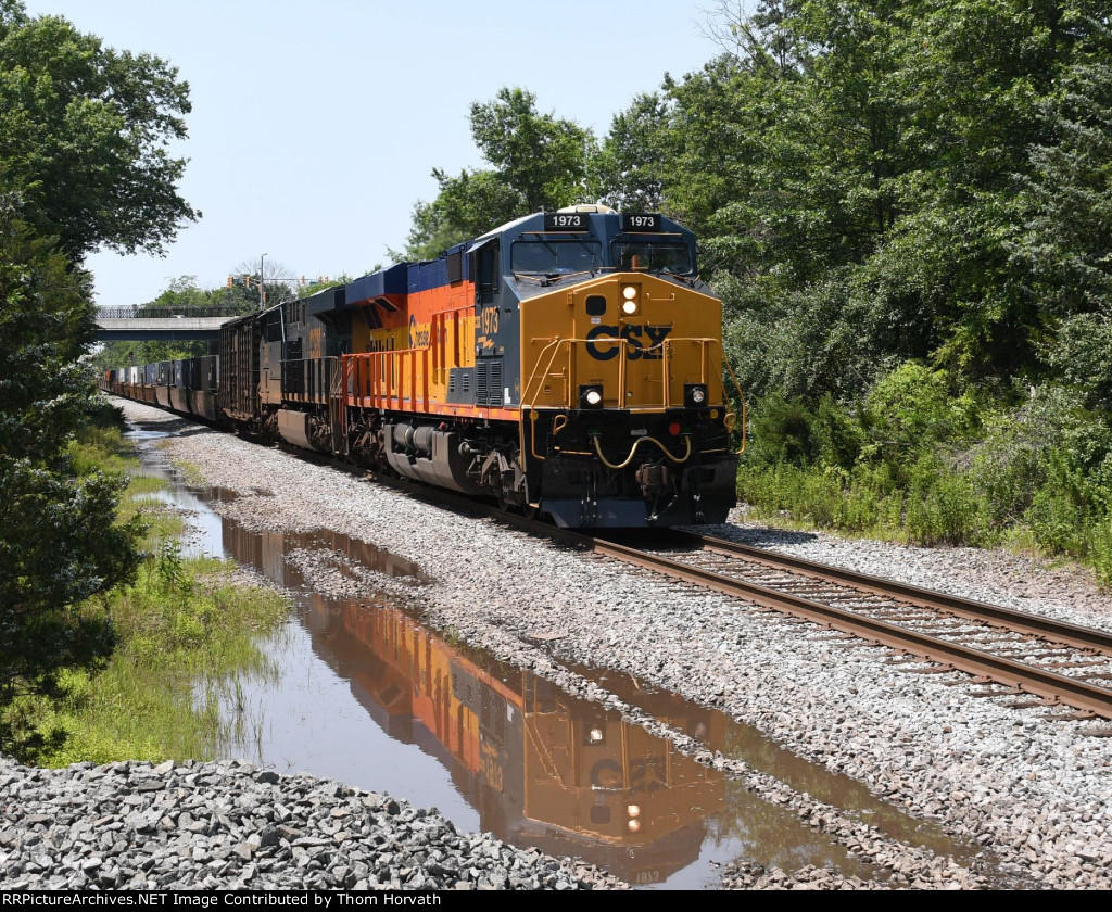 CSX 1973 is the leader on intermodal I032 just east of TL MP 50